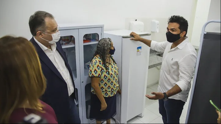 Secretário Florentino Neto inaugura banco de saúde