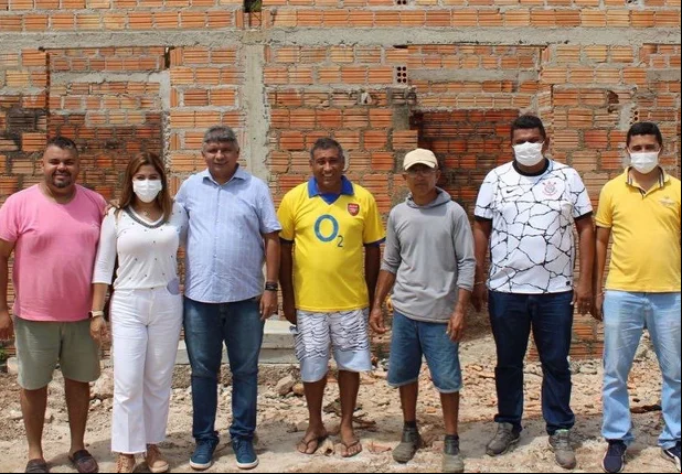 Prefeito Zé Henrique visita obra