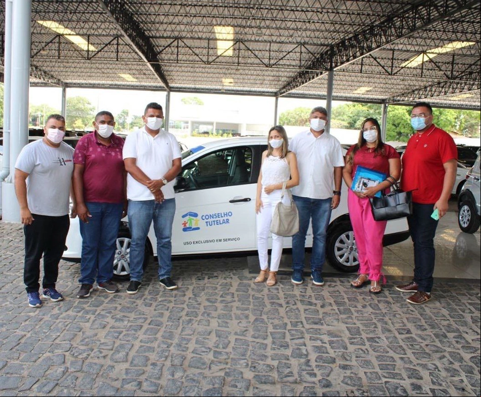 Zé Henrique entrega veículo para Conselho Tutelar