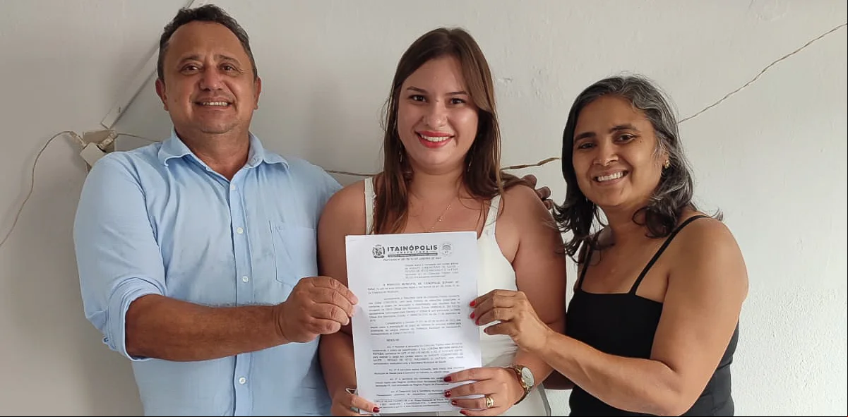Prefeito Miguel Rodrigues da posse a nove novos servidores
