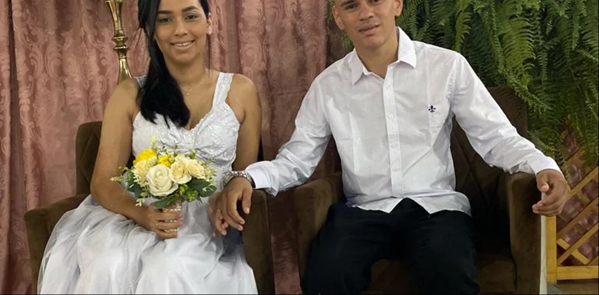 Noivos que se casaram durante a cerimônia