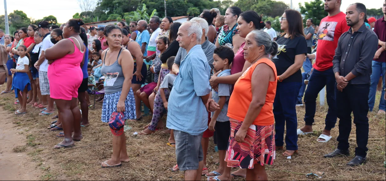 Populares se reuniram durante sepultamento