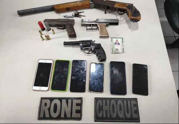 Material apreendido pelos policiais