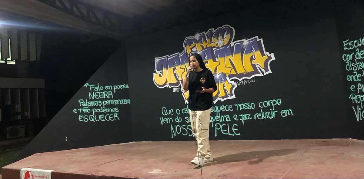 Declamação de poesia de artias locais