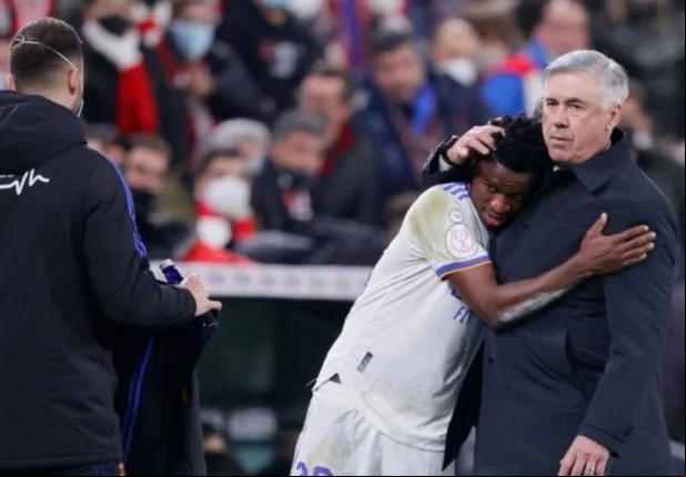 Carlo Ancelotti e Vini Jr.
