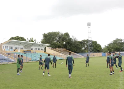 O Altos realizou suas atividades no estádio Lindolfo Monteiro