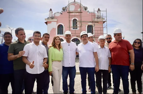 Comitiva do governador Rafael Fonteles