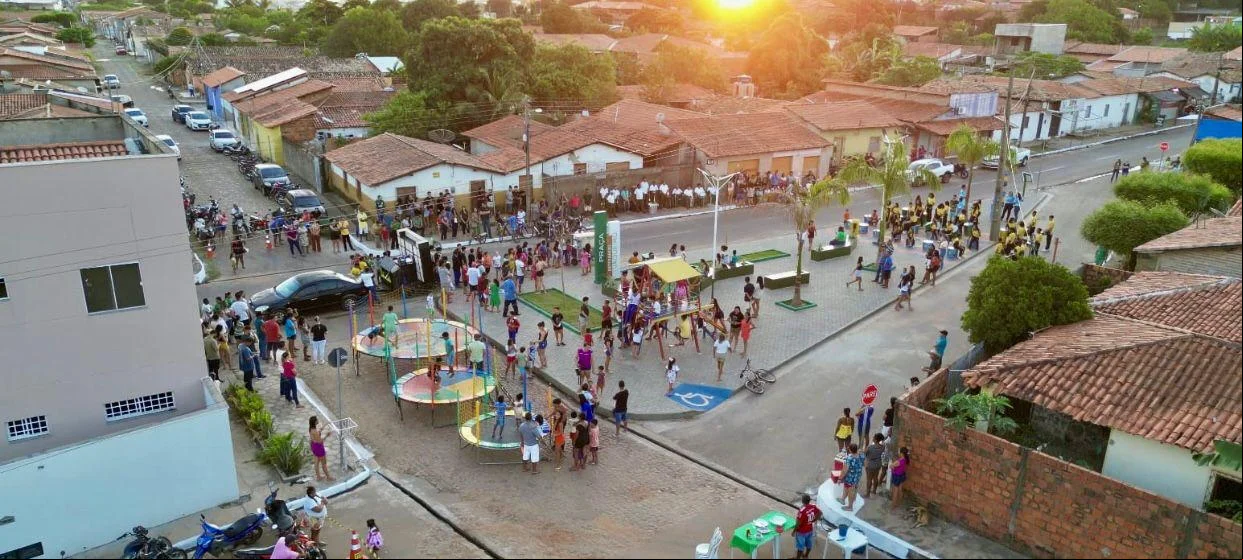Prefeitura de Esperantina entrega revitalização da Praça Bernardo Vaqueiro