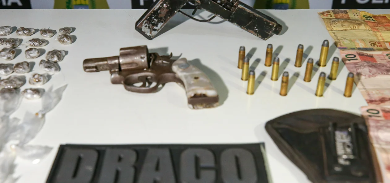 Armas foram apreendidas com menores de idade