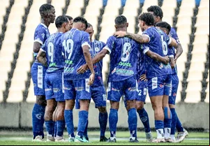 Jogadores do Parnahyba em duelo contra o Sampaio Corrêa pela Série D