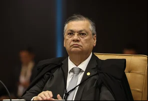 Ministro Flávio Dino vota a favor da regulação das redes sociais no STF
