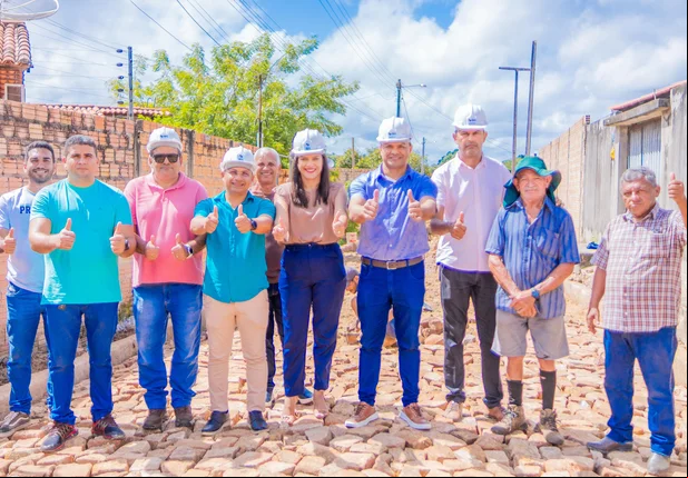 Prefeito Pedro Gomes e equipe