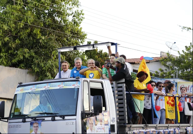 Carreata de Firmino Filho na Avenida Industrial