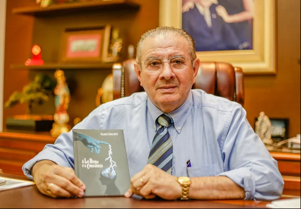 Valdeci Cavalcante comenta sobre livro Lei Divina e a Consciência