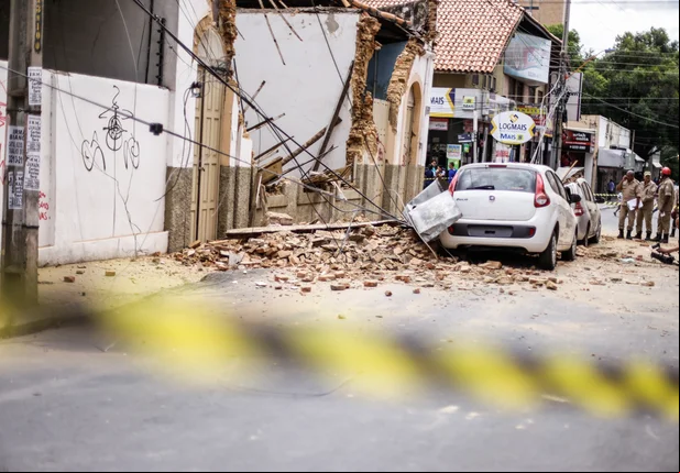Prédio desaba no centro de Teresina