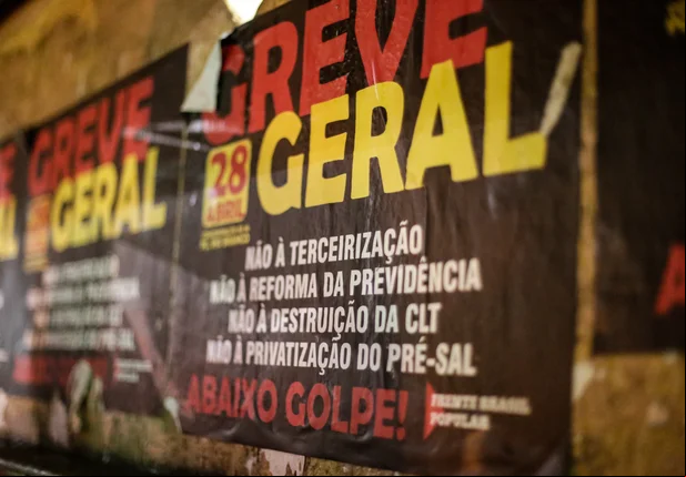 Paralisação deixa ageiros sem ônibus em Teresina 