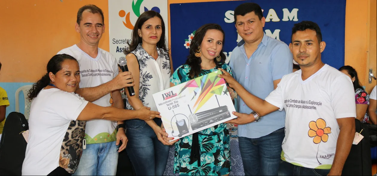 Entrega de microfones 