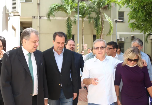 Ministro da Saúde Gilberto Occhi visita o Hospital Getúlio Varga