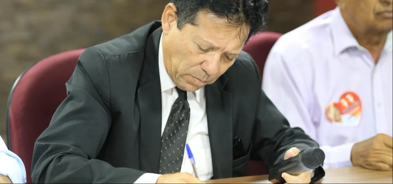 Romualdo Seno assina manifesto