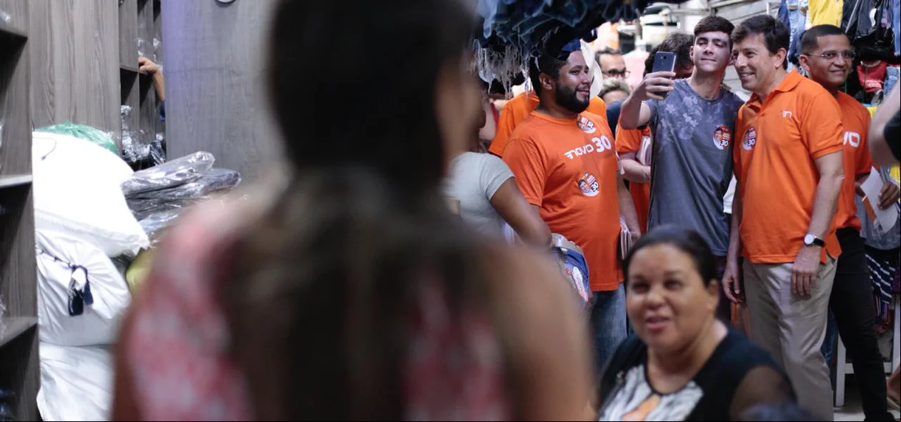 Após falar com os comerciantes e populares, Amoêdo deu entrevista na Rádio do Shopping da Cidade
