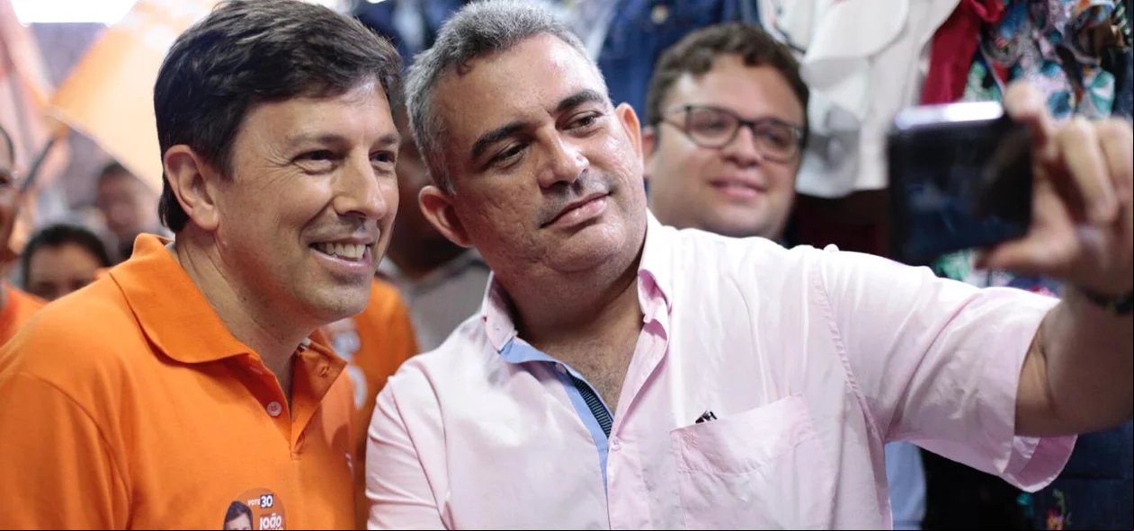 O candidato foi parado por populares que queriam registrar a presença de Amoêdo em Teresina