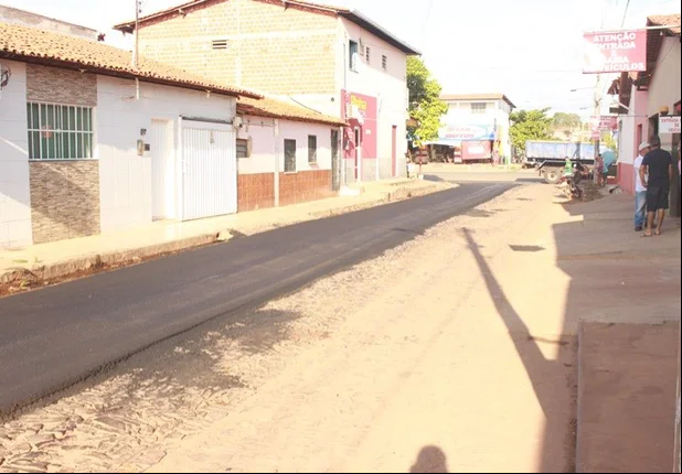 Ruas em Esperantina estão recebendo pavimentação asfáltica