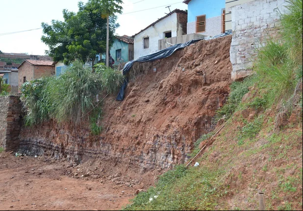 Obra de paredão no bairro Paroquial está parada há 6 anos