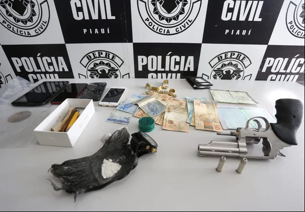 Três pessoas são presas durante operação da DEPRE