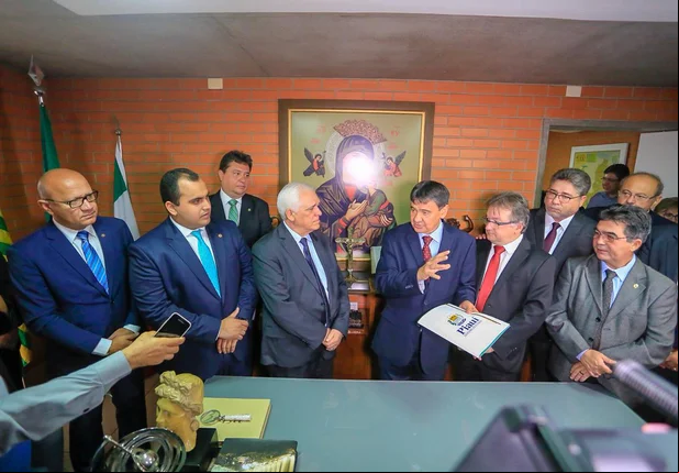 Wellington Dias entrega reforma istrativa na Alepi