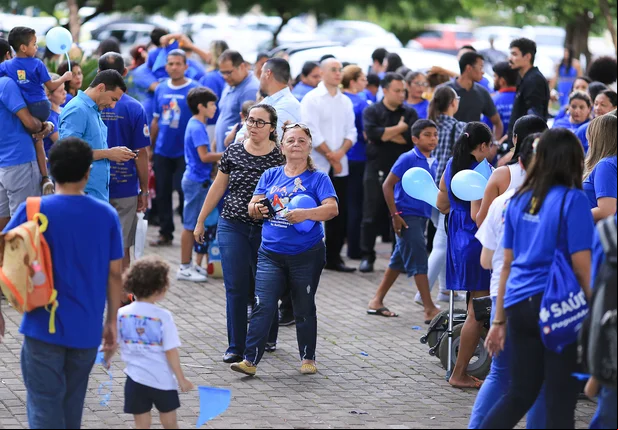 VII Caminhada Azul é realizada em Teresina