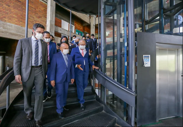 Dr. Pessoa visita antigo prédio do Tribunal de Justiça