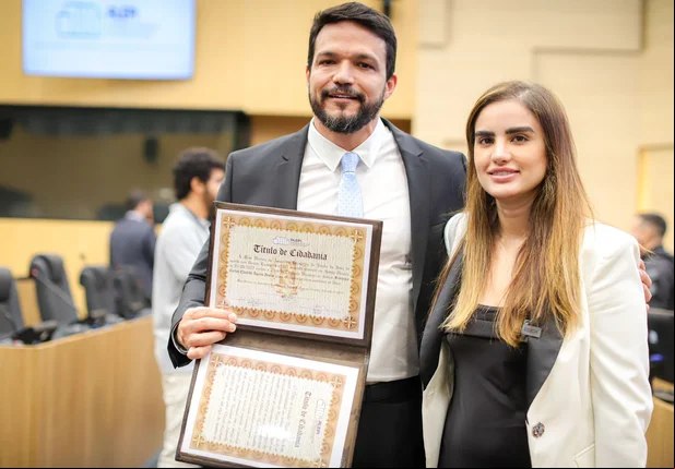 Entrega do título de cidadania piauiense ao delegado Eduardo Aquino