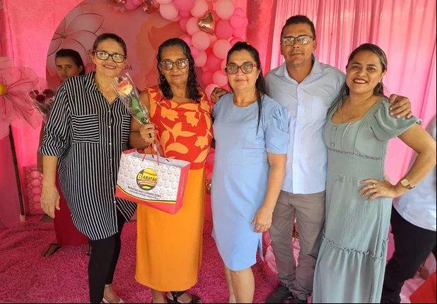 Festa em homenagem ao Dia Internacional da Mulher é realizada